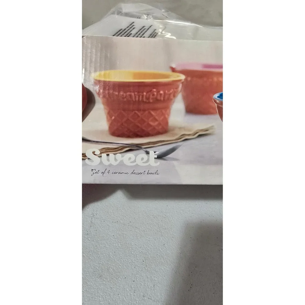 Home Essentials Sweet Ceramic Ice Cream Parlor Dessert Bowls Set of 4 12oz NIB